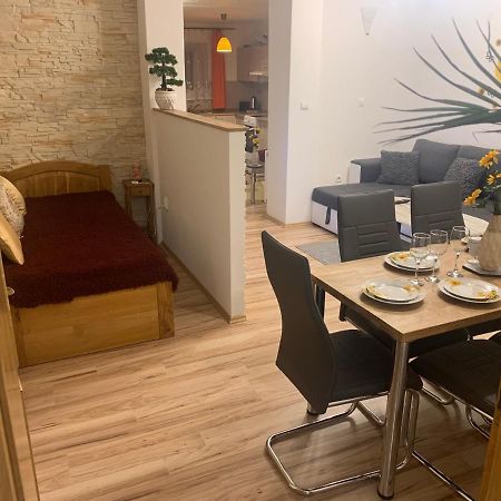 Apartman Slunecnice S Terasou 捷克布杰约维采 外观 照片